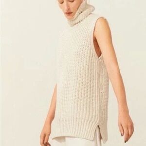 H&M Sleeveless Turtleneck Sweater - White